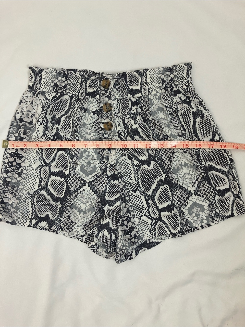 Derek Heart High-Waist Snake Print Shorts - Black & White Womens Size Medium - Picture 6 of 8